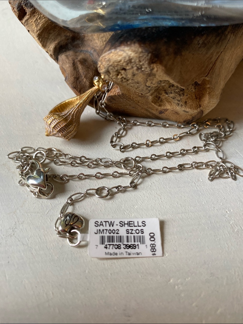 Saltwater Gold-Plated Whelk Shells Around the World Drop Pendant Necklace - Picture 2 of 3